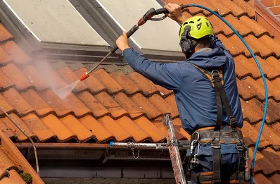 Démoussage et hydrofuge de toiture à la Caunette